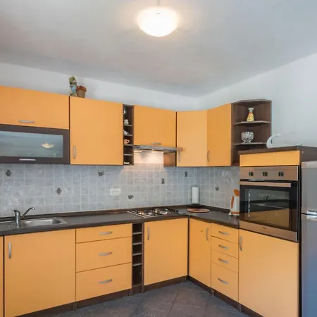 Dorijana, A Beachfront Home, Pets Welcome! بيت للعطل بلومين