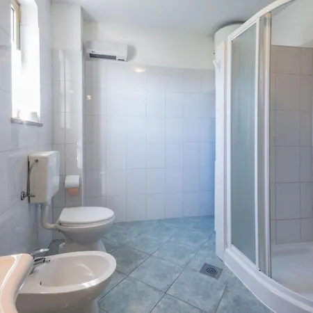 بيت للعطل Dorijana, A Beachfront Home, Pets Welcome! *