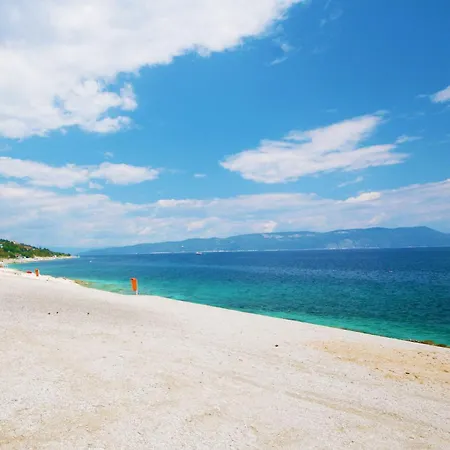 Dorijana, A Beachfront Home, Pets Welcome! بيت للعطل بلومين