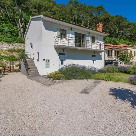Dorijana, A Beachfront Home, Pets Welcome! * بلومين