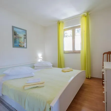 Semesterbostad Dorijana, A Beachfront *